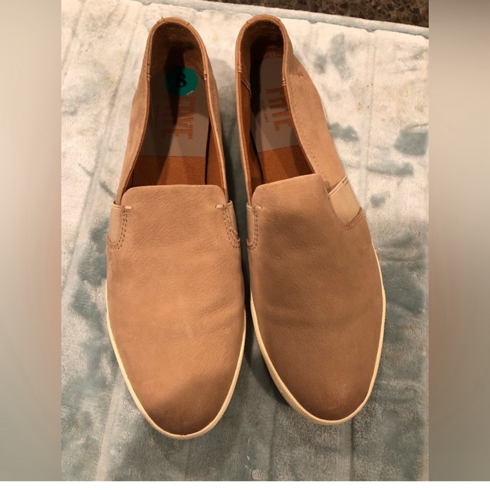 FRYE women’s slip on